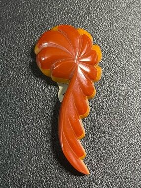 Vintage Carved Butterscotch Bakelite-Style Leaf Scarf Clip. Art Deco Design.